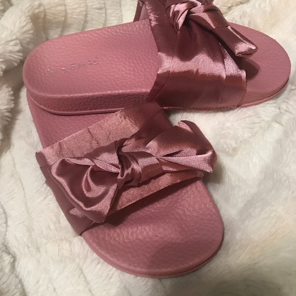 KIDS SATIN BOW TIE SLIDES! CUTE NEW GIRLY STYLE! - Picture 2 of 3