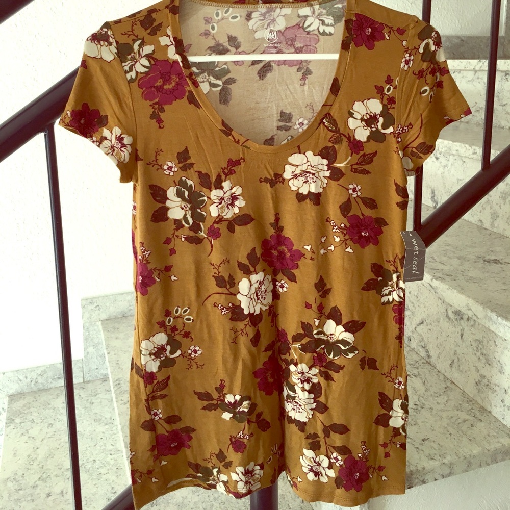 Wet Seal tee shirt