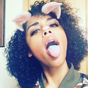 Meet your Posher, Selena