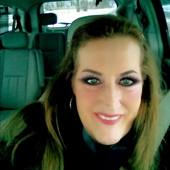 WELCOME TO MY CLOSET 👍🏼💖 - Picture 2 of 14