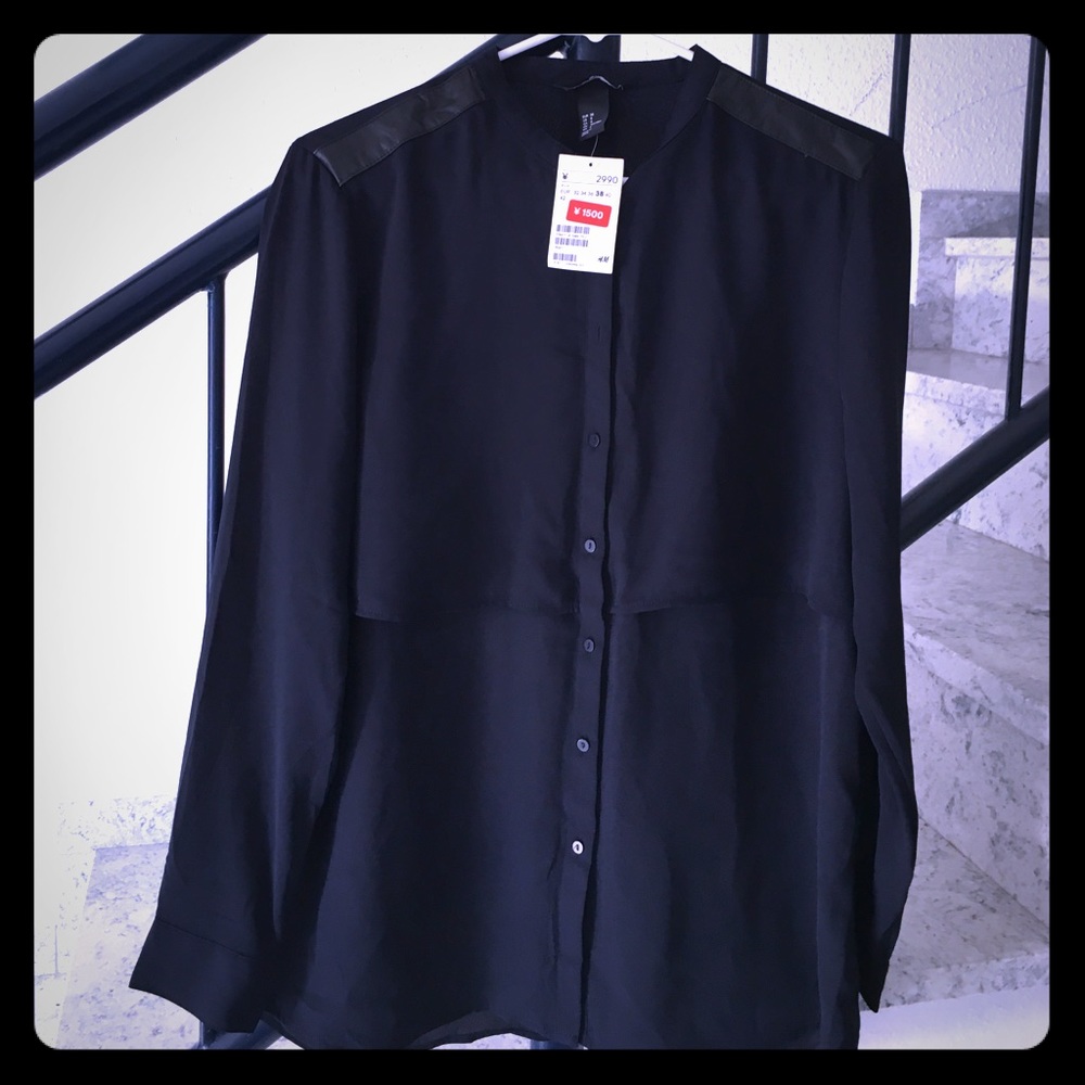 H&M’s blouse