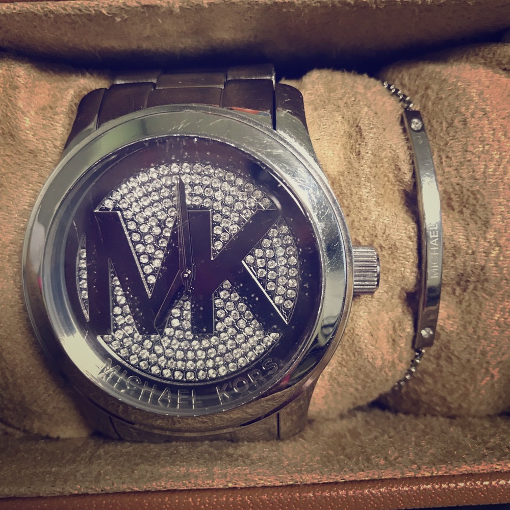 Michael Kors watch MK5544,45 mm face.