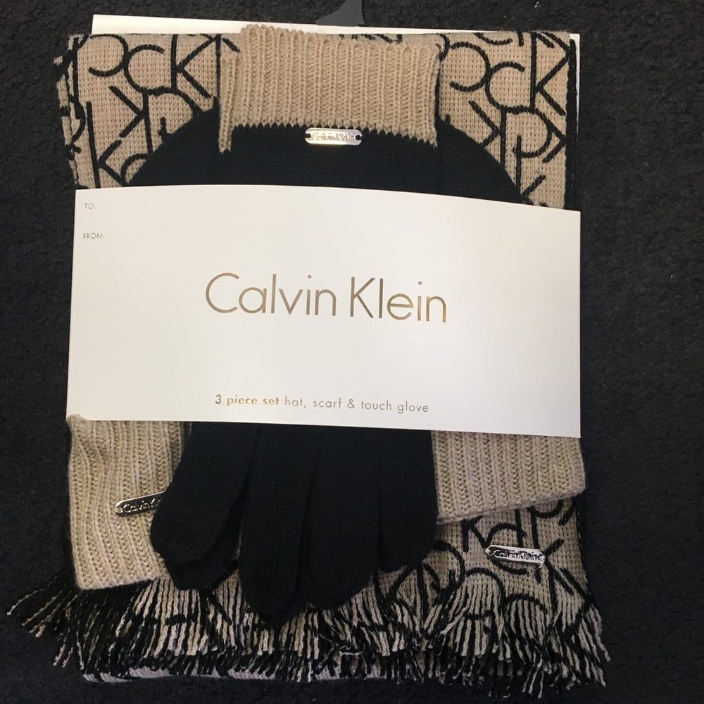 Calvin Klein 3 piece set: hat, scarf & touch glove