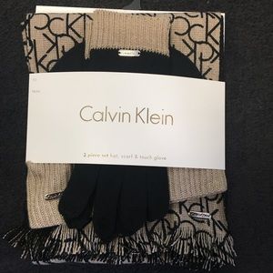 Calvin Klein 3 piece set: hat, scarf & touch glove
