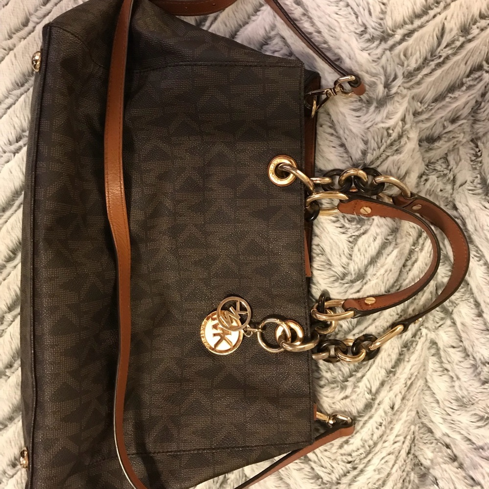 Michael kors purse.