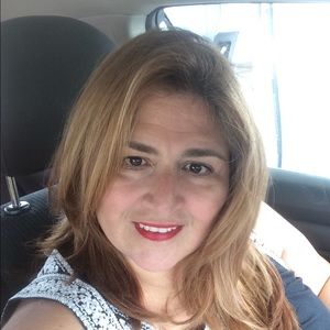 Meet your Posher, Adela