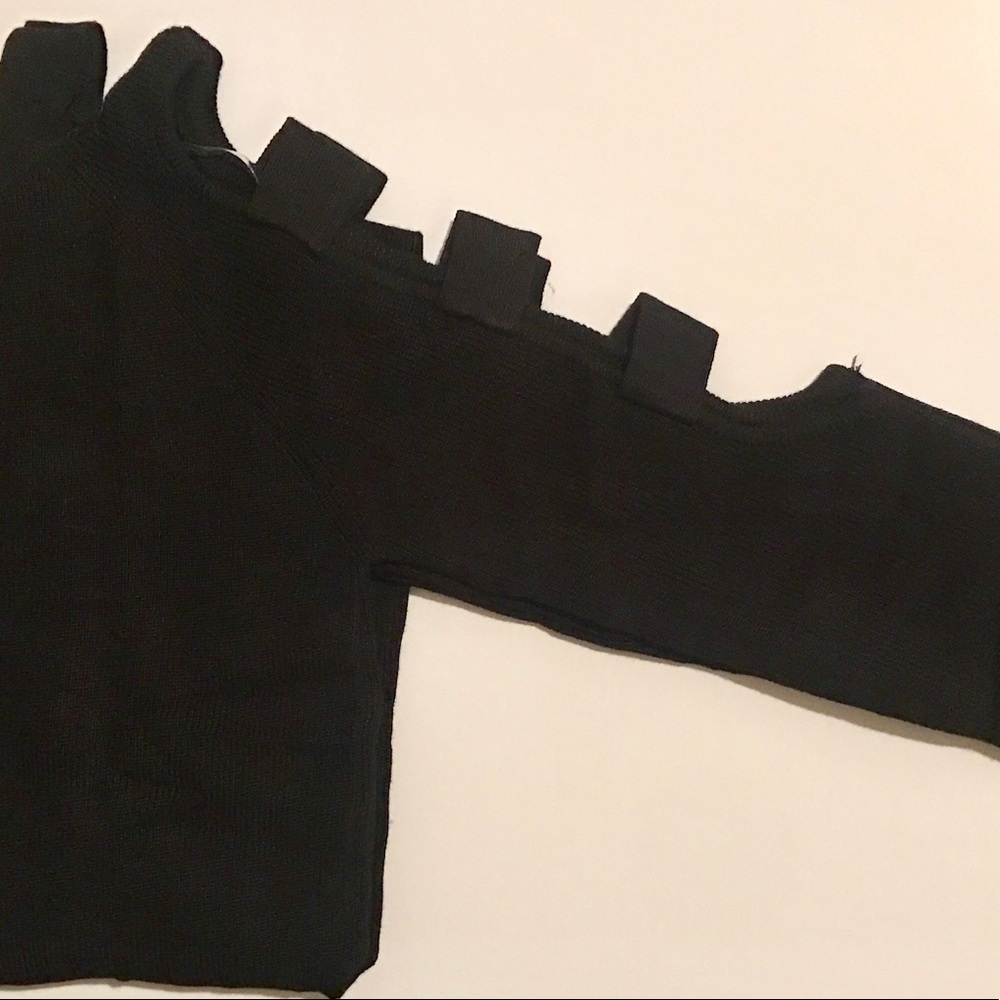BOGO RESTOCKED!! BlAcK LaDdEr SlEeVe SwEaTeR - Picture 3 of 5