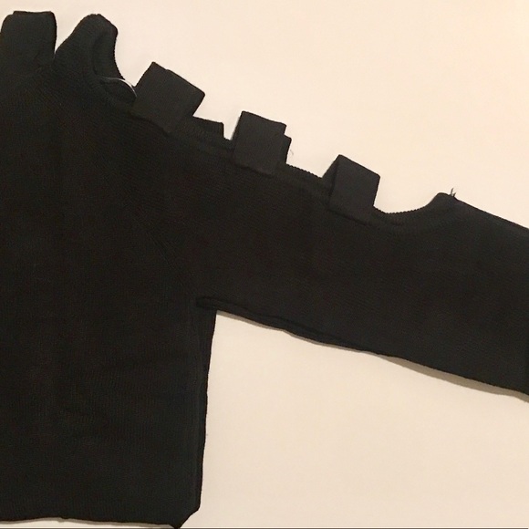 BOGO RESTOCKED!! BlAcK LaDdEr SlEeVe SwEaTeR - Picture 3 of 5