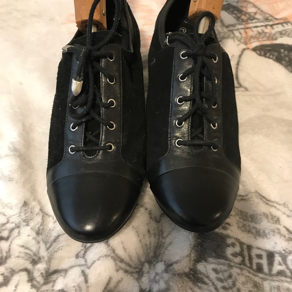 Comfortable Lace up black shoes