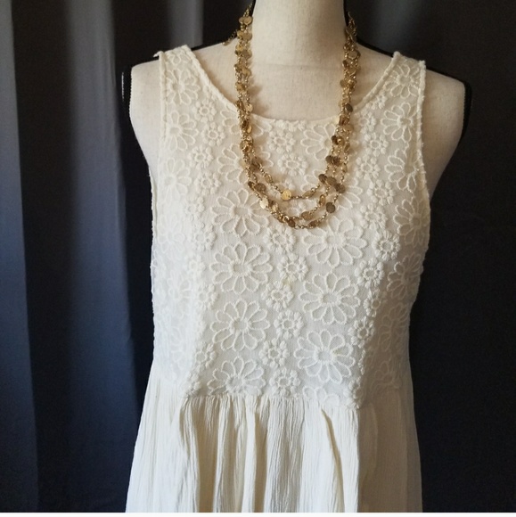 CREAM SLEEVELESS FULLY LINED DRESS W/TIERED BOTTOM - Picture 3 of 4
