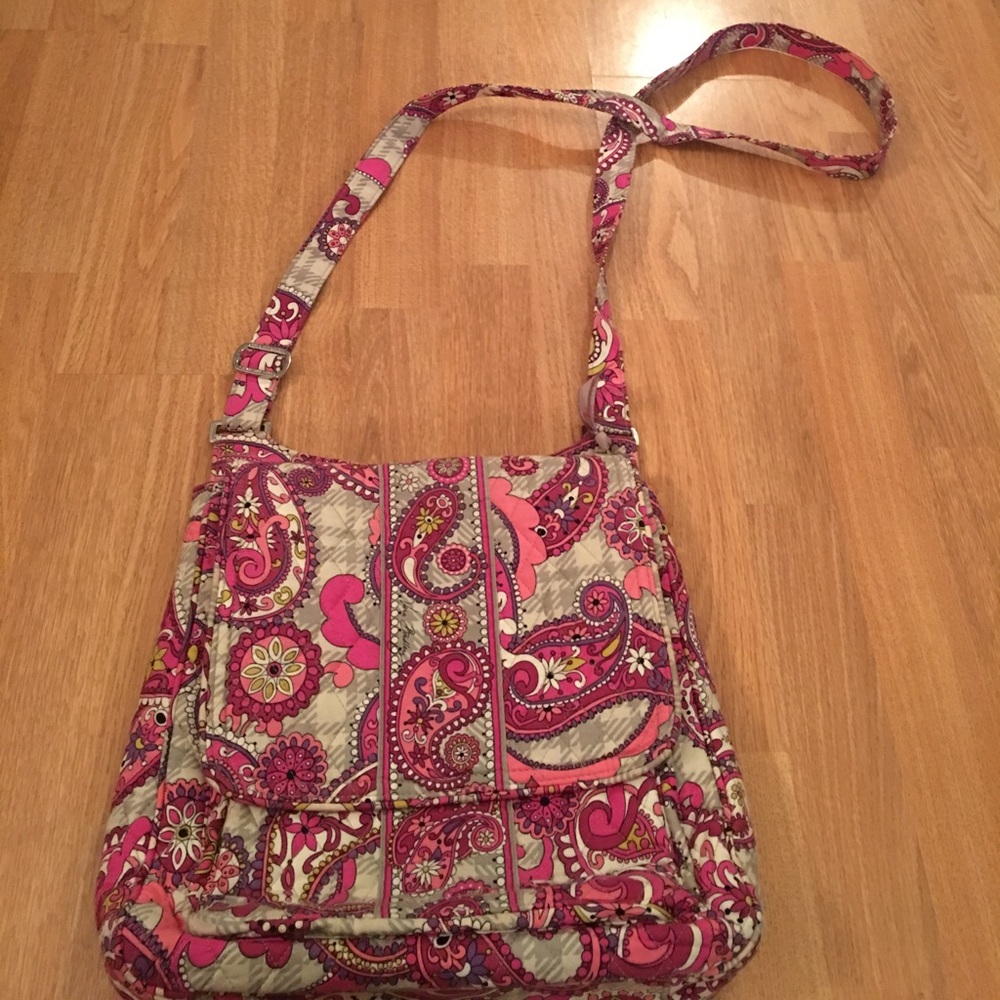 Vera Bradley paisley pattern cross body