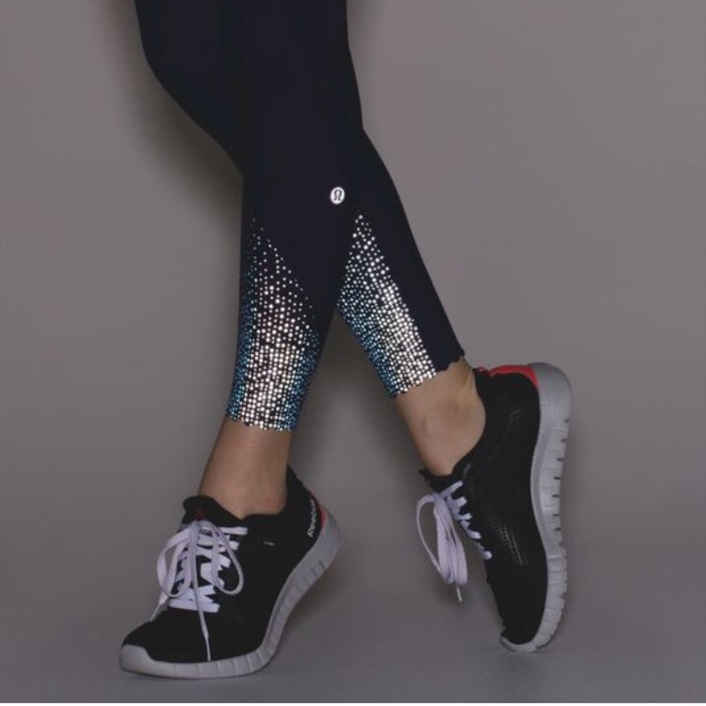 Black lulu lemon crops, reflective!