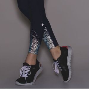 Black lulu lemon crops, reflective!