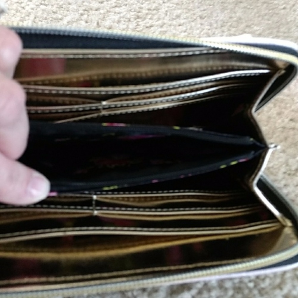 *** Betsey Johnson Black & Pink Wallet - Picture 3 of 5