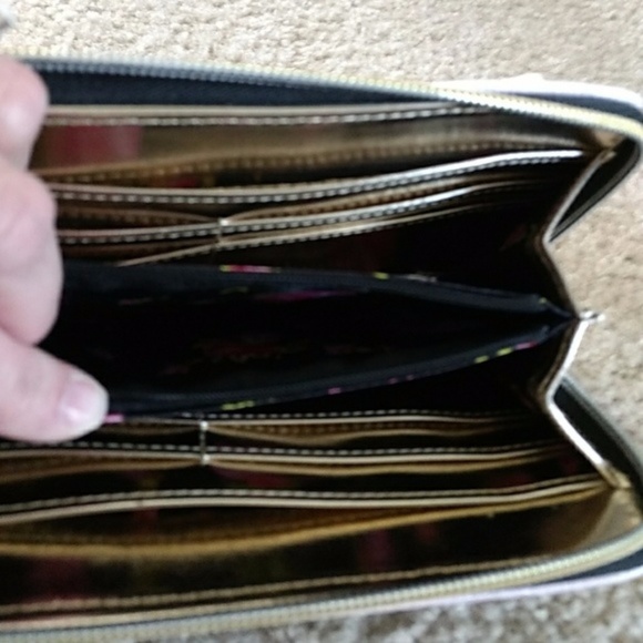 *** Betsey Johnson Black & Pink Wallet - Picture 3 of 5