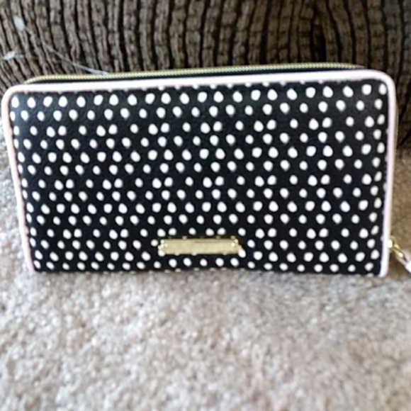 *** Betsey Johnson Black & Pink Wallet - Picture 2 of 5