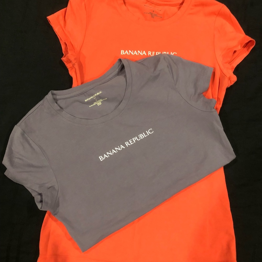 SOLD!!!!!!Bundle of 2 Banana Republic T - shirts