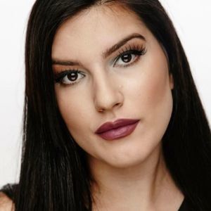 Meet your Posher, Roxanne