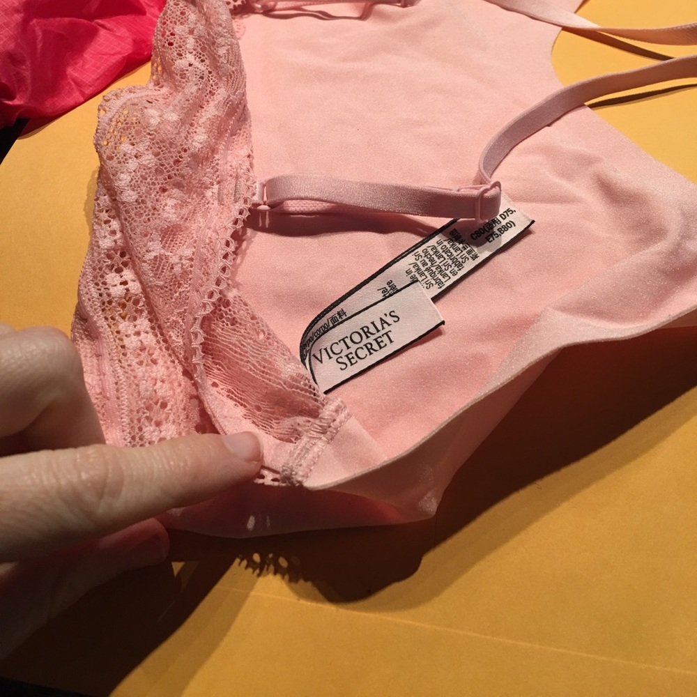 Victoria secret sexybarely there wireless lace bra