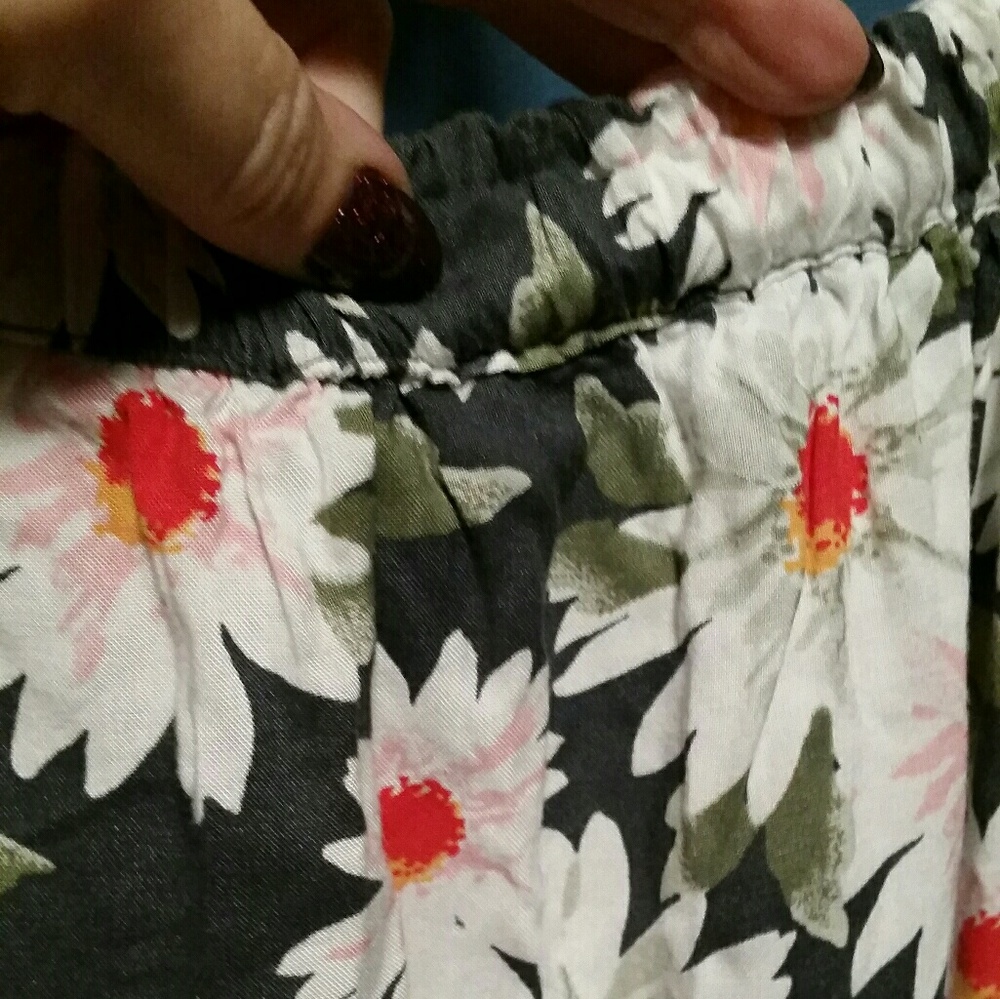 Hollister flowered mini skirt - Picture 5 of 5