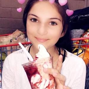 Meet your Posher, Adriana