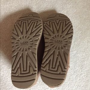 Ugg Classic Mini bailey button size 9