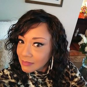 Meet your Posher, Roxanne