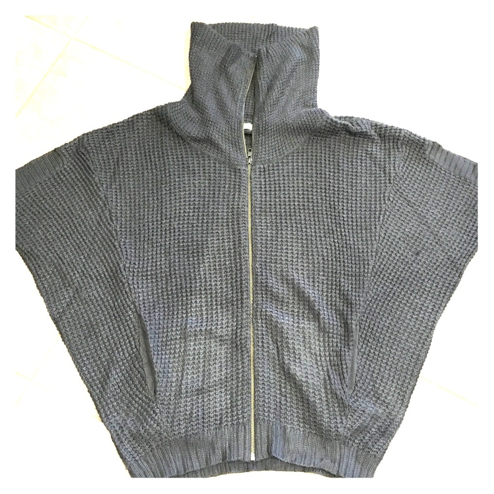Hinge sweater