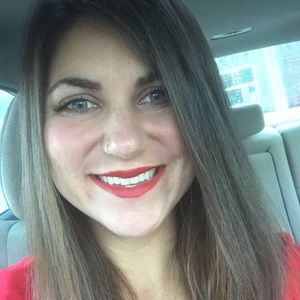 Meet your Posher, Laura