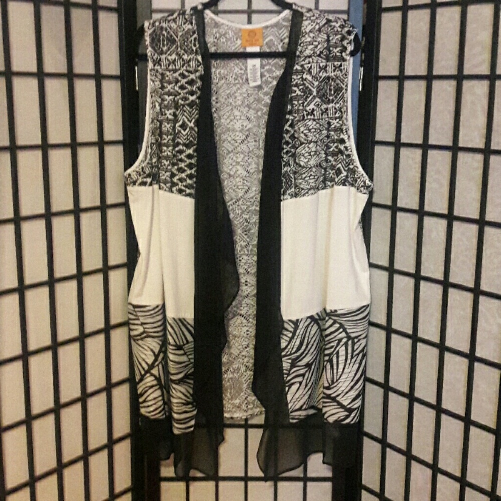 Ladies Black & White Abstract Vest