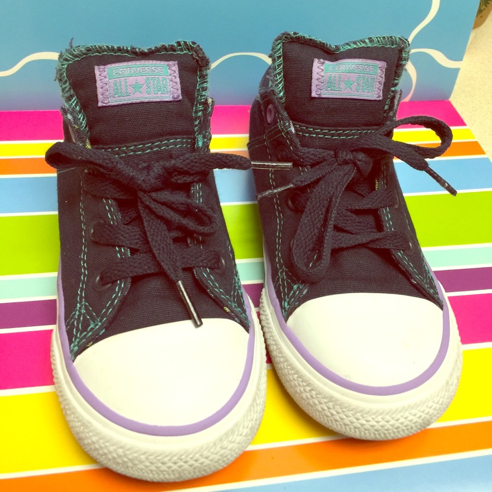 Girls Converse low top shoes