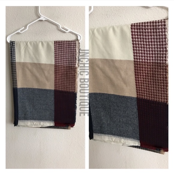 LAST ONE! Waffle knit blanket scarf - Picture 2 of 2