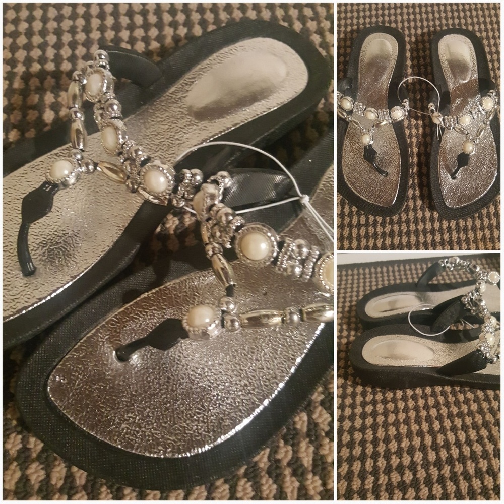 NEW Sandles