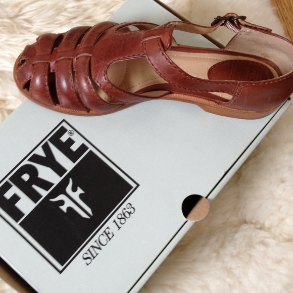 frye fisherman sandals