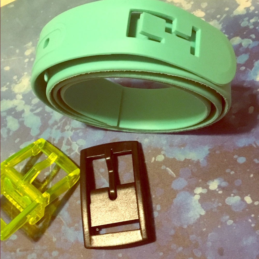 C4 rubber adjustable belt. interchangeable buckles