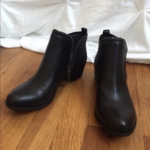 Lucky Brand Bartalino booties, black, size 8