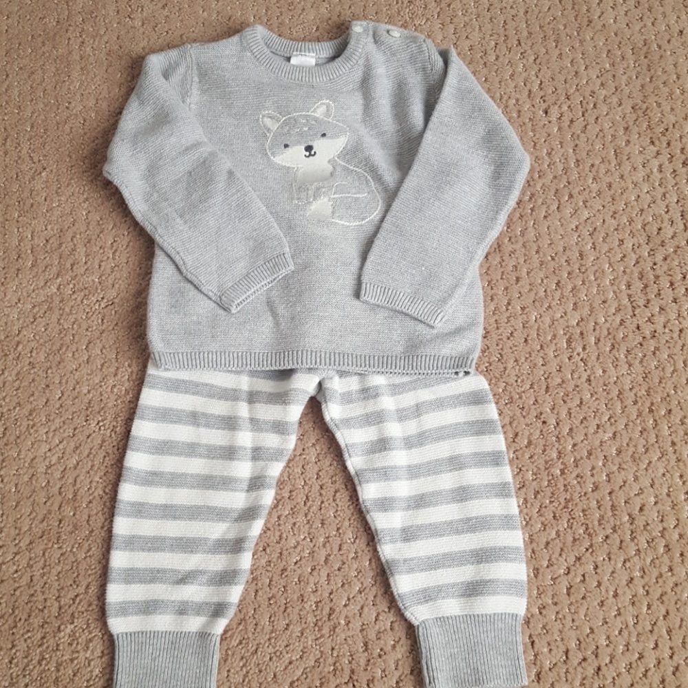 CARTER'S 🐺 2 piece sweater and pants set