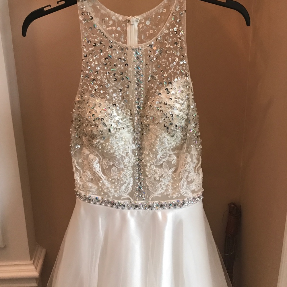 Whit dress