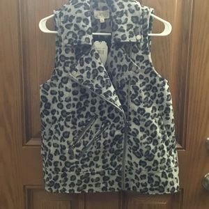 Black and gray leopard print vest
