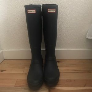 Hunter boots in navy blue