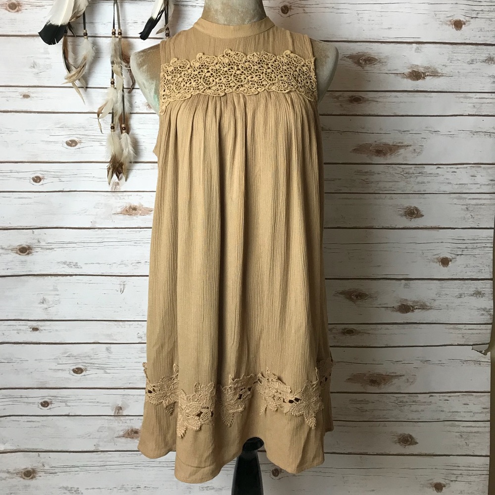 Romeo & Juliet Couture Boho Peasant Lace Dress - Picture 2 of 8