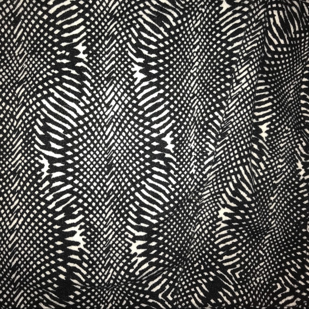 LULAROE BLACK & WHITE TC LEGGINGS