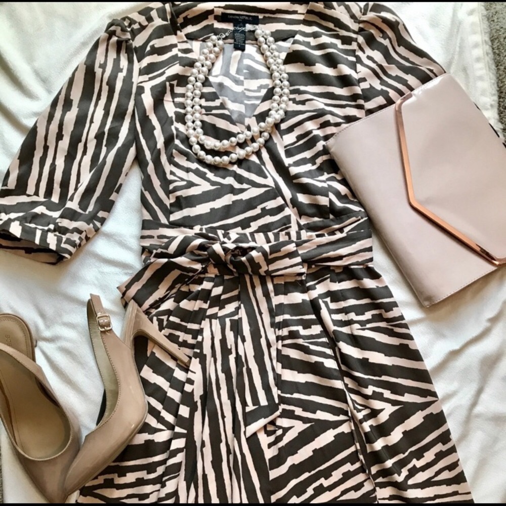 Gorgeous Wrap Dress!  Banana Republic Size 2