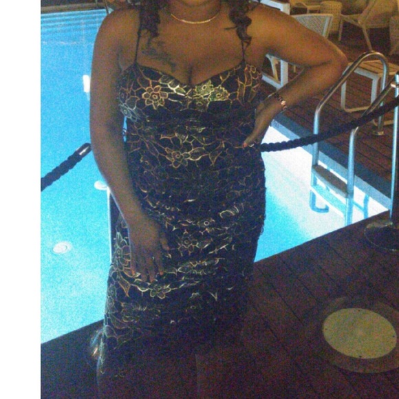 Dress - Picture 6 of 7