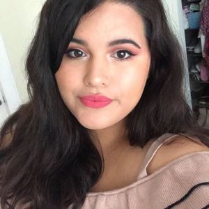 Meet your Posher, Valeria