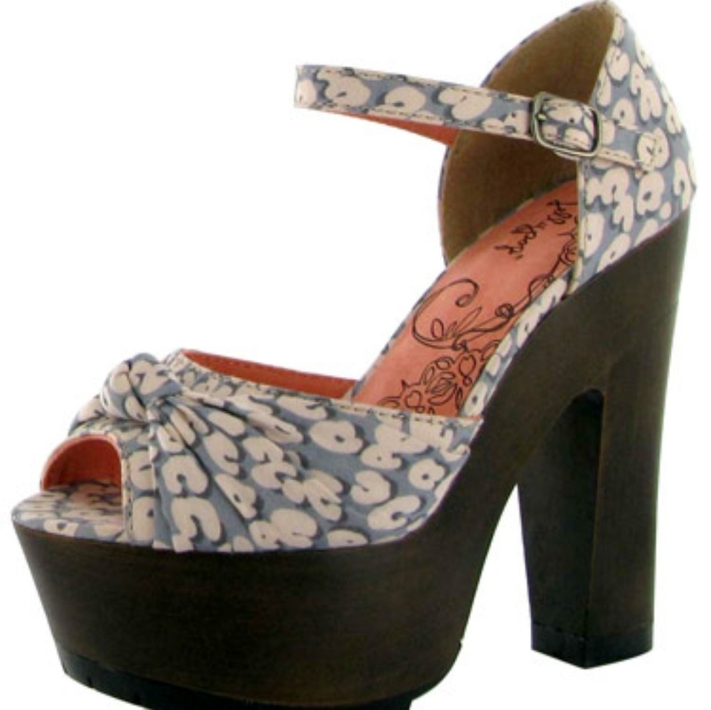 Platform cheetah print shoes