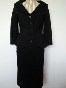 SMART LOOKING TWO PIECE PENCIL SKIRT AND BLAZER