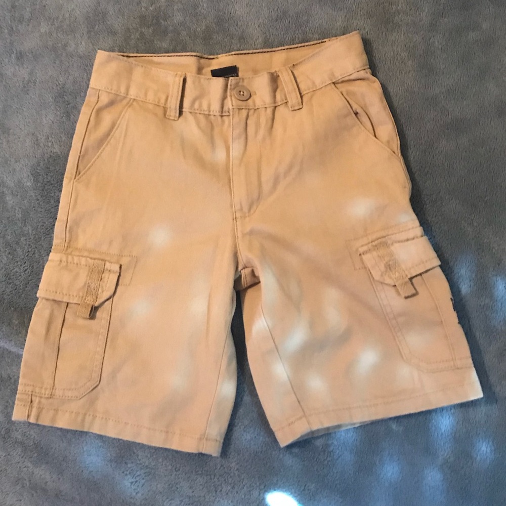 Boys 5T khaki shorts. NWOT