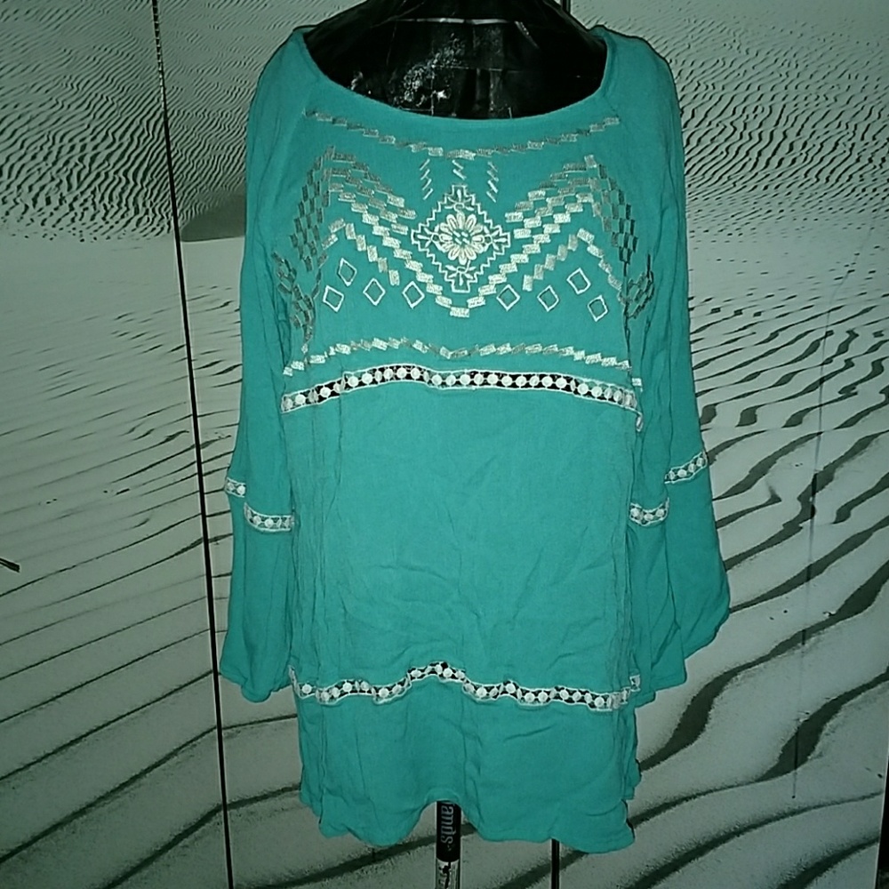 Lady's World Troquois Broidered Longsleeve