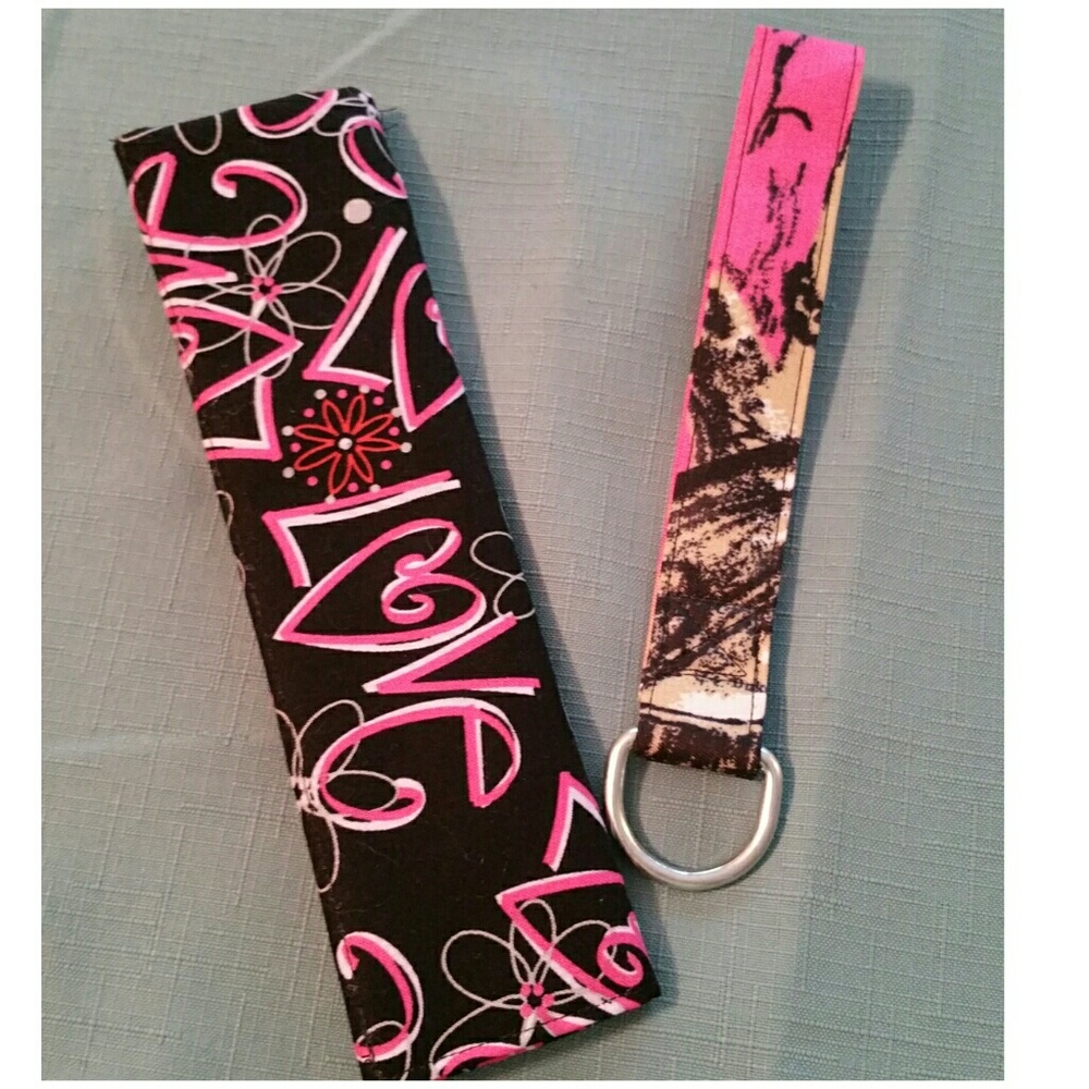 PINK CAMO KEY LANYARD AND SEATBELT COVER